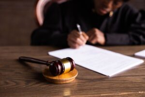 貸したお金を返さないまま相手が姿を消した。公示送達で判決を取り預金を差押え 13